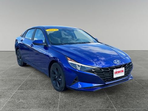 Used 2023 Hyundai Elantra SEL w/ Cargo Package image 7