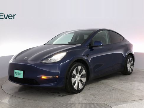 Used 2021 Tesla Model Y Long Range image 2