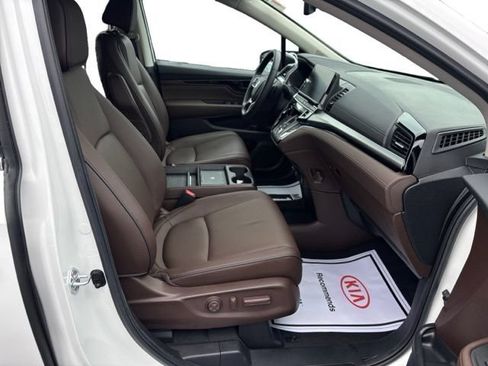 Used 2025 Honda Odyssey Touring image 11
