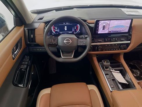 New 2026 Nissan Pathfinder Platinum FWD image 16