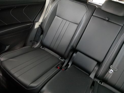 Certified 2024 Volkswagen Tiguan SE R-Line AWD/4WD image 12