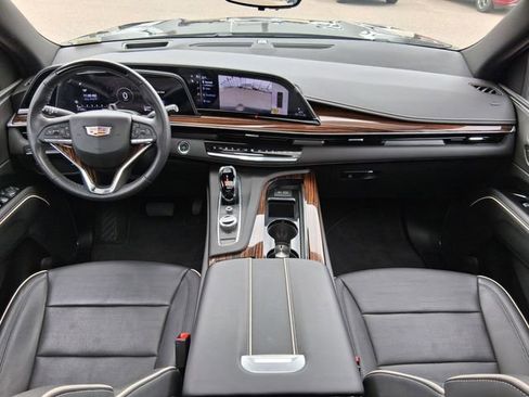 Used 2024 Cadillac Escalade Premium Luxury RWD image 10
