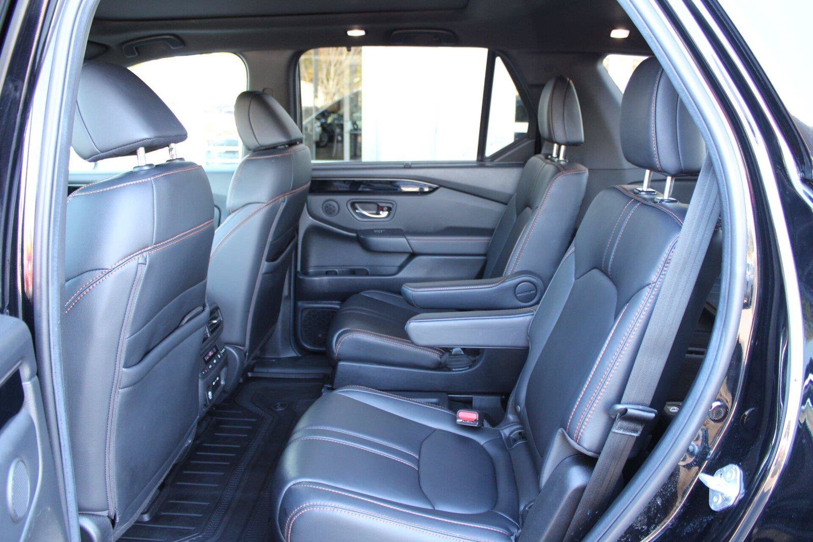 Used 2025 Honda Pilot TrailSport image 25