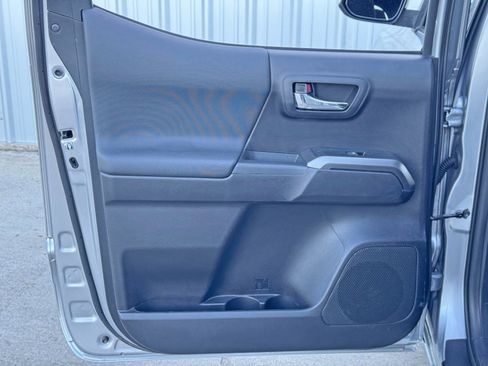 Used 2020 Toyota Tacoma TRD Sport image 38