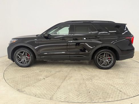 Certified 2025 Ford Explorer ST-Line w/ ST-Line Street Pack image 2