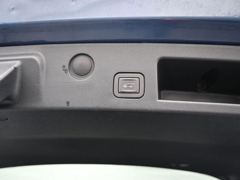 Used 2025 Chevrolet Equinox LT w/ Convenience Package II image 23