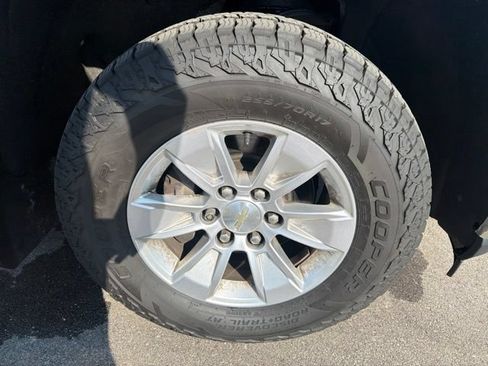 Used 2020 Chevrolet Silverado 1500 LT w/ LT 2.7L Value Package AWD/4WD image 4