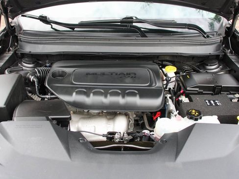 Used 2020 Jeep Cherokee Limited image 12