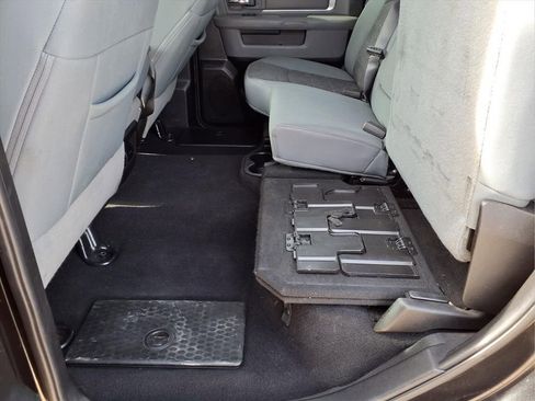 Used 2019 RAM 1500 Classic SLT w/ Luxury Group image 32