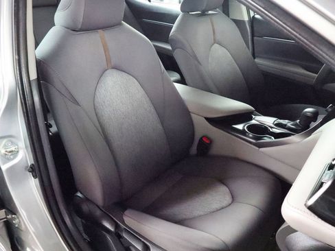 Used 2020 Toyota Camry LE FWD image 22