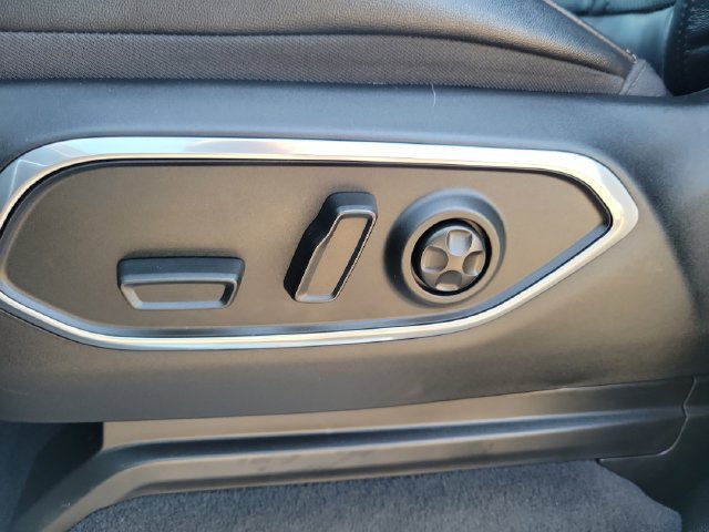 Used 2023 Jeep Wagoneer 4WD w/ Mopar Step-Up Package image 23