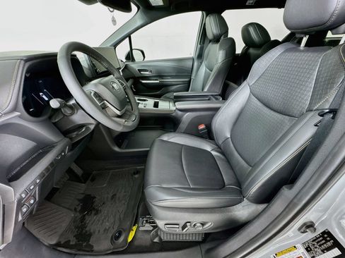 Used 2025 Toyota Sienna XLE Woodland Edition AWD/4WD image 22