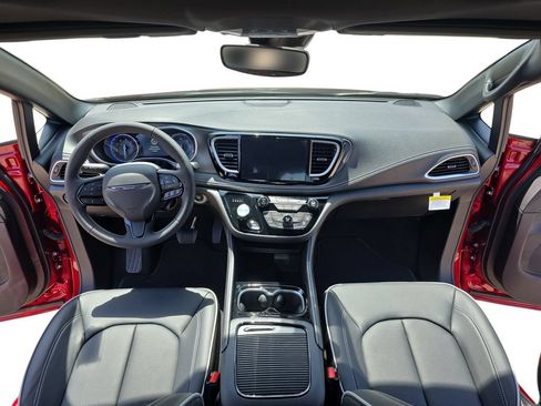 New 2027 Chrysler Pacifica Limited FWD image 9