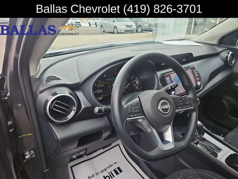 Used 2024 Nissan Kicks SV image 10