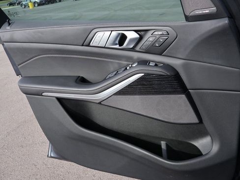 Used 2022 BMW X7 M50i w/ Dynamic Handling Package image 40