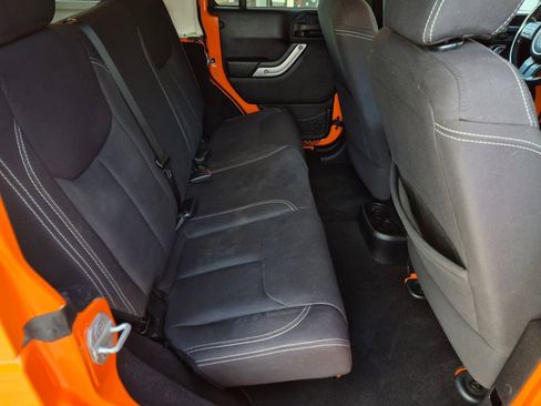 Used 2013 Jeep Wrangler Unlimited Sahara w/ Connectivity Group image 28