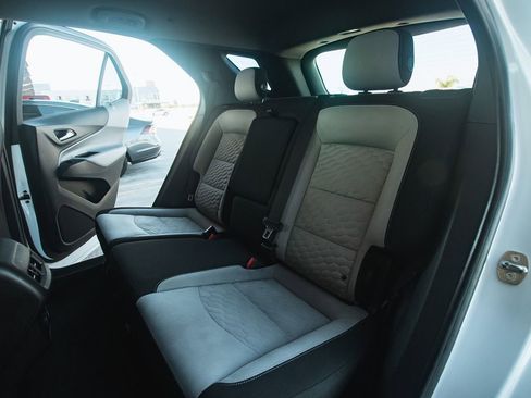 Used 2018 Chevrolet Equinox LS image 11