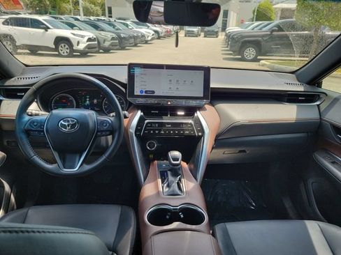 Used 2024 Toyota Venza XLE AWD/4WD image 8