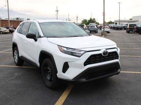 Used 2023 Toyota RAV4 LE FWD image 4