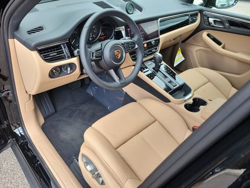 Used 2026 Porsche Macan AWD/4WD image 4