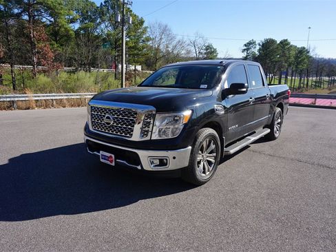 Used 2017 Nissan Titan SV image 24