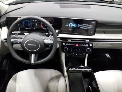 New 2026 Hyundai Tucson Blue SE image 3