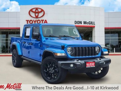 Used 2025 Jeep Gladiator Sport AWD/4WD image 1