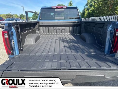 New 2025 GMC Sierra 2500 Denali Ultimate AWD/4WD image 24