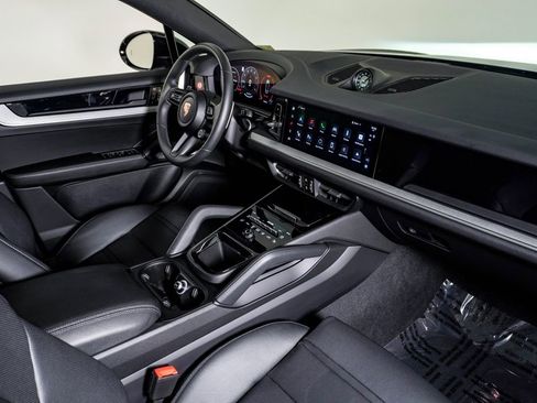 Certified 2025 Porsche Cayenne Coupe image 14