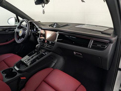 New 2026 Porsche Macan AWD/4WD image 20
