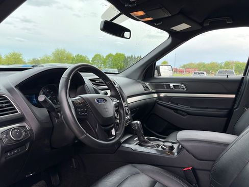 Used 2018 Ford Explorer XLT w/ Equipment Group 202A AWD/4WD image 14
