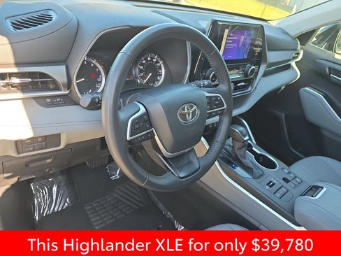 Used 2024 Toyota Highlander XLE AWD/4WD image 24