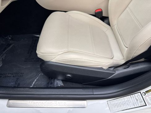 Used 2025 Mercedes-Benz C 300 Sedan image 25