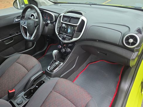 Used 2019 Chevrolet Sonic LT w/ Convenience Package image 18