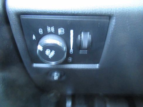 Used 2013 Jeep Grand Cherokee Overland w/ Advance Technology Group image 29