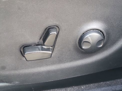 Used 2023 Jeep Cherokee Altitude Lux image 21