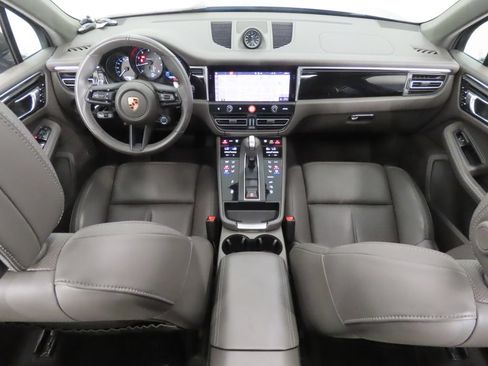 Certified 2024 Porsche Macan AWD/4WD image 15
