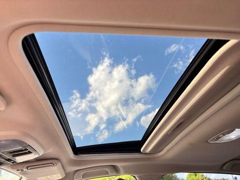 Used 2022 Subaru Crosstrek 2.5i Limited w/ Moonroof Package 2 AWD/4WD image 9