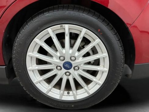 Used 2015 Ford C-MAX SE w/ Equipment Group 203A FWD image 26