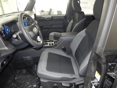 New 2025 Ford Bronco 4-Door image 13
