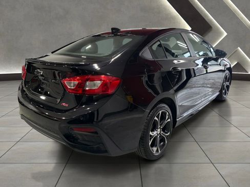 Used 2019 Chevrolet Cruze LT w/ Convenience Package FWD image 3