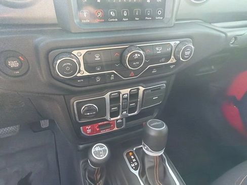 Used 2021 Jeep Gladiator Mojave AWD/4WD image 32