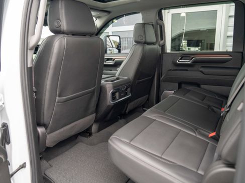 Used 2024 GMC Sierra 3500 Denali w/ Denali Reserve Package image 33