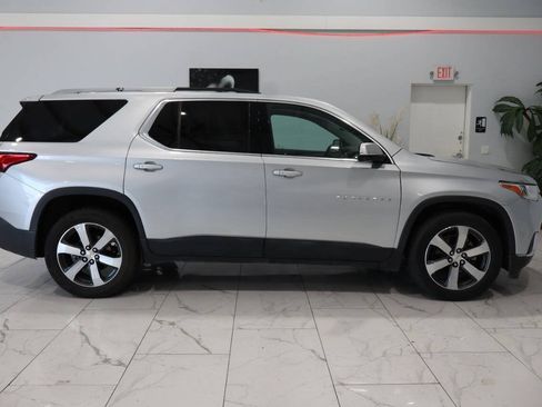 Used 2018 Chevrolet Traverse LT FWD image 2