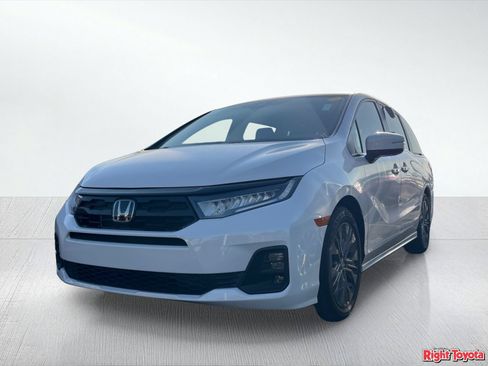 Used 2025 Honda Odyssey Touring image 2