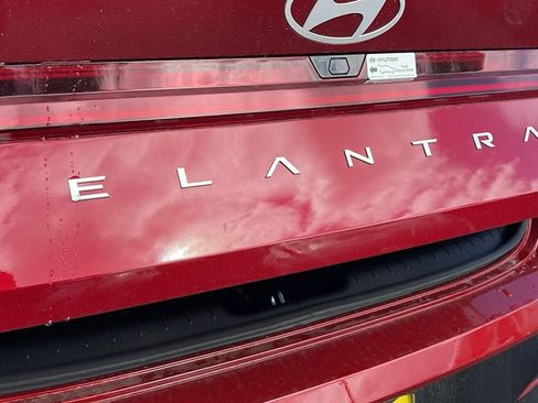 New 2025 Hyundai Elantra Limited image 29