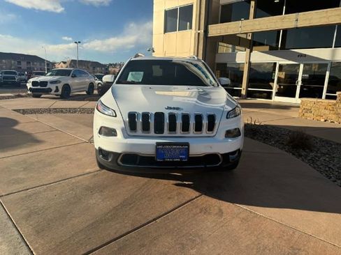 Used 2017 Jeep Cherokee Limited AWD/4WD image 2