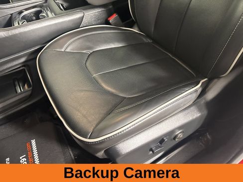 Used 2025 Chrysler Pacifica Limited FWD image 15