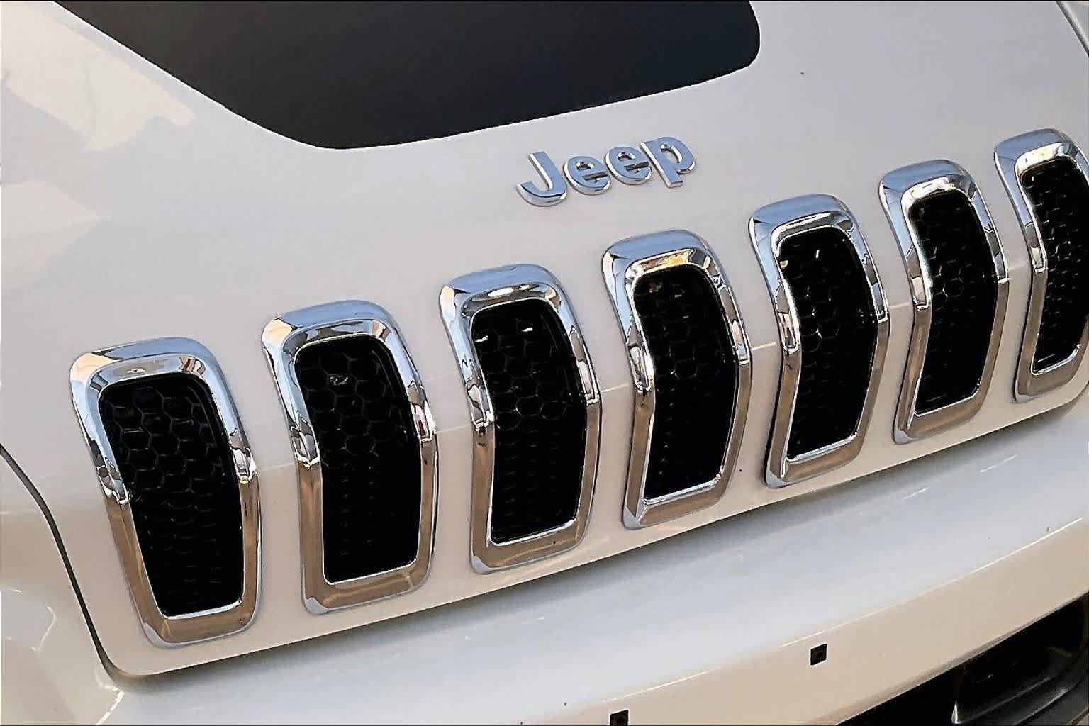 Used 2015 Jeep Cherokee Latitude FWD image 29