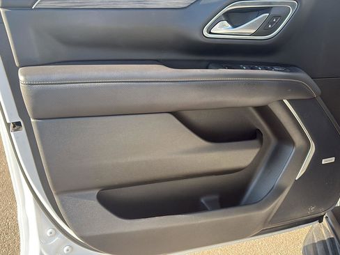 Used 2023 GMC Yukon SLT w/ SLT Premium Package image 11